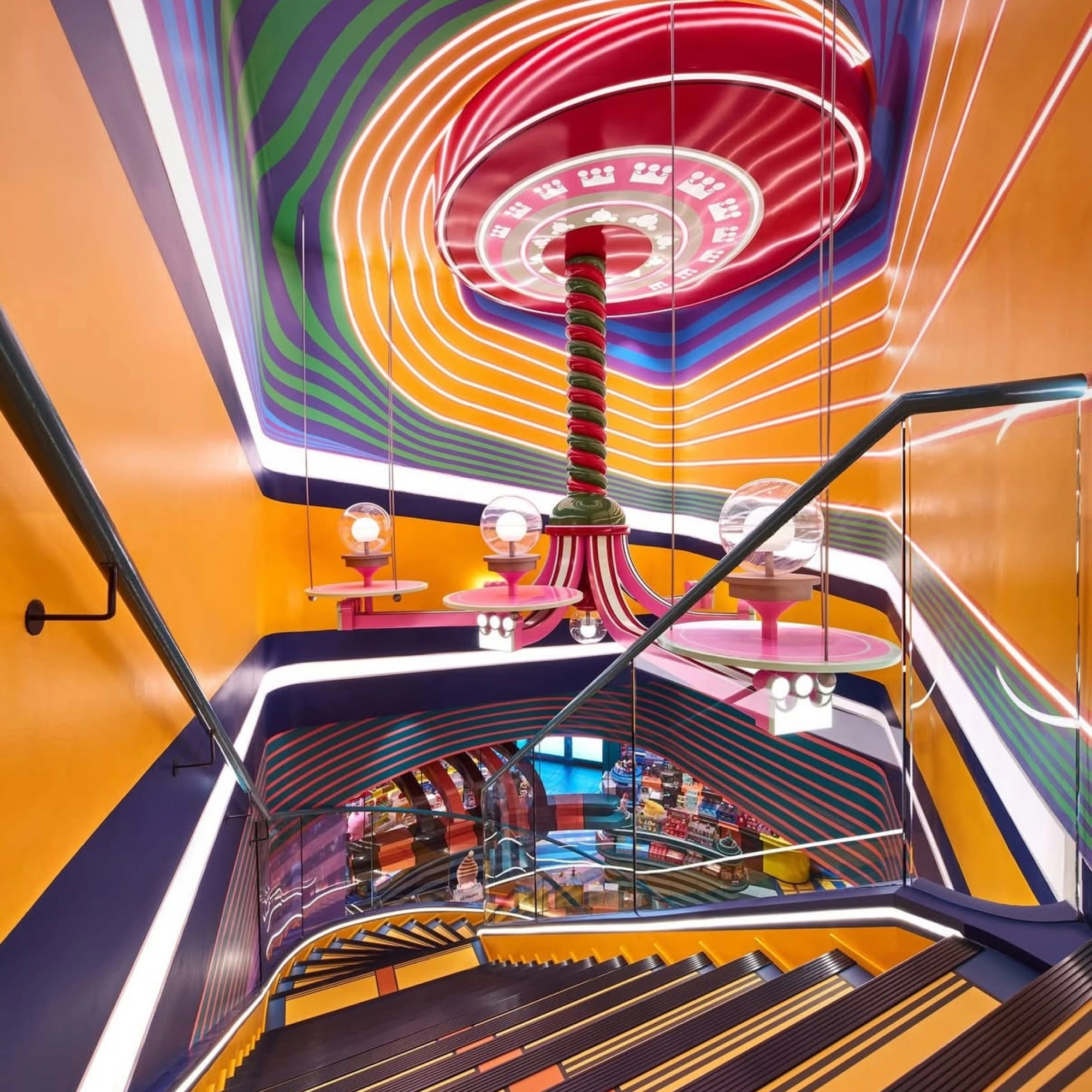POP MART ICONSIAM — терраса Чао Прайя